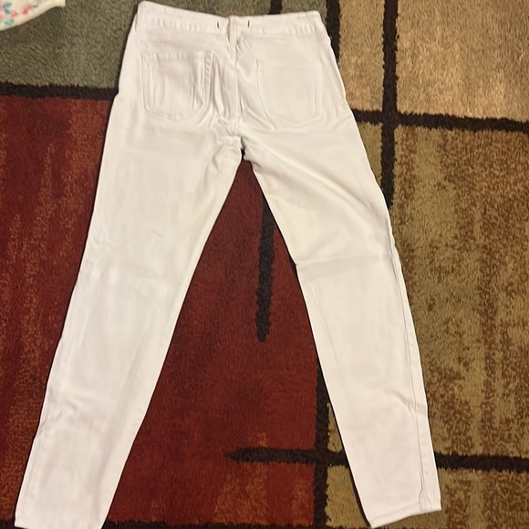 Too small - Picture 2 of 4